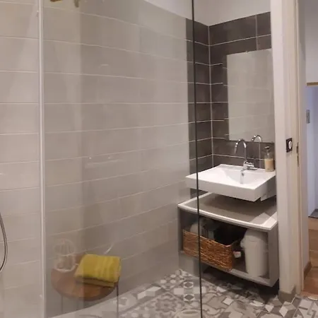 Collioure, Type Loft De 80m2 Avec Clim, Terrasse Et Parking Devant L'appartement. *