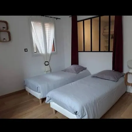 Collioure, Type Loft De 80m2 Avec Clim, Terrasse Et Parking Devant L'appartement.