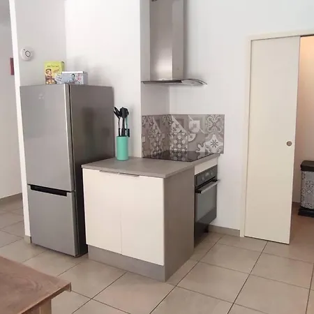 Collioure, Type Loft De 80m2 Avec Clim, Terrasse Et Parking Devant L'appartement. *